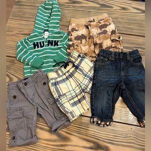 Assorted boys clothes 6/12 months baby gap/ carters 5 pieces
